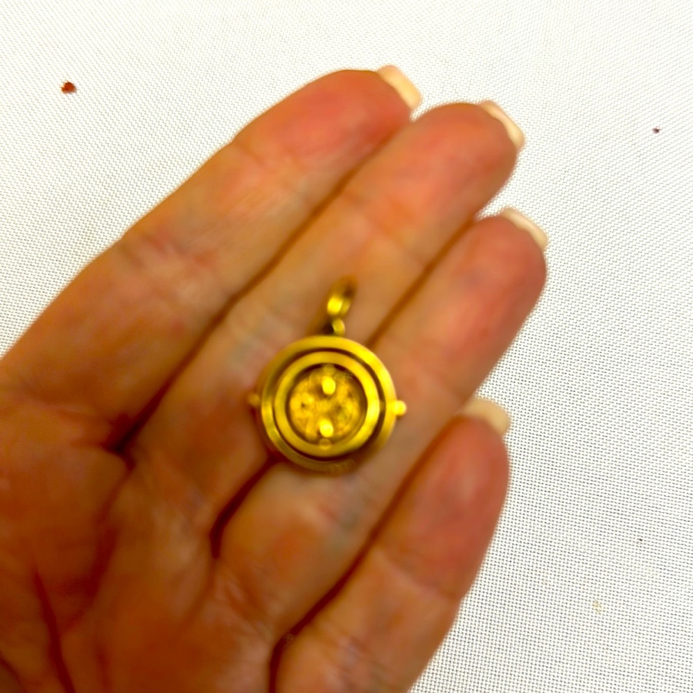 Harry Potter time turner Pandora